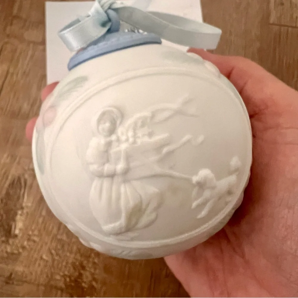 Lladro Bola Navidad 1993‎ Christmas Holiday Porcelain Ball Ornament 16009 Boxed